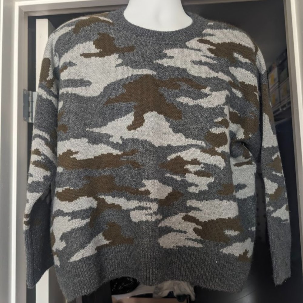 New Vince camuto cozy camo knit sweater